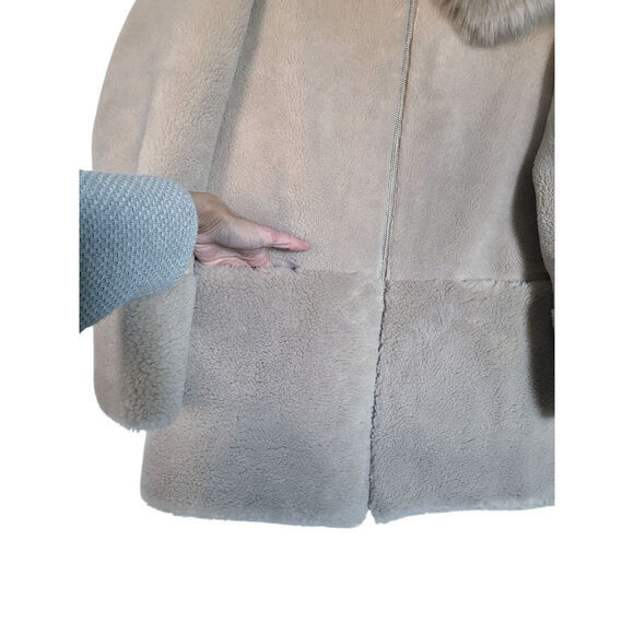 Bubish Molly Faux Fur Jacket in
Light Beige Size Medium - Picture 4 of 7